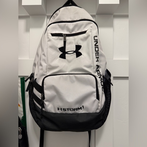 Under Armour Backpack - Picture 2 of 12